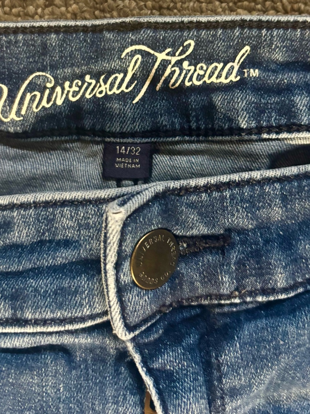 Universal Thread Women's Medium Blue Skinny Jean shorts